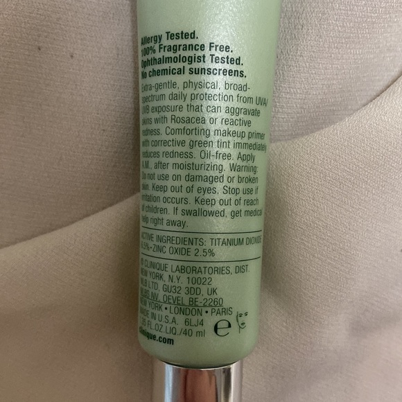 CLINIQUE Redness solutions Base SPF 15 - Picture 4 of 5